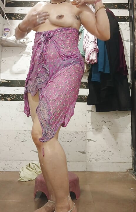 Priya bhabi quente corpo show em banheiro