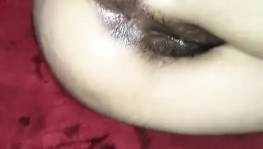 Divya bana elle muamele çekti