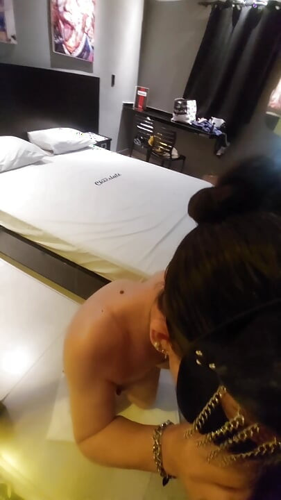 อมควยเปียกๆ นั่นทําให้รสชาติอยากได้มากกว่านี้