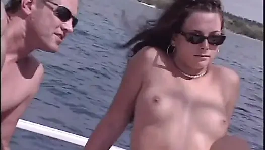 Tiga pelacur mungil dan kontol besar