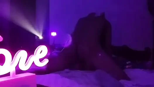 Selbst Donald wäre gerne gewesen, um diese reiche und saftige dame in die hände zu bekommen