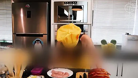 Горячие латины-лесбиянки готовят - SFW