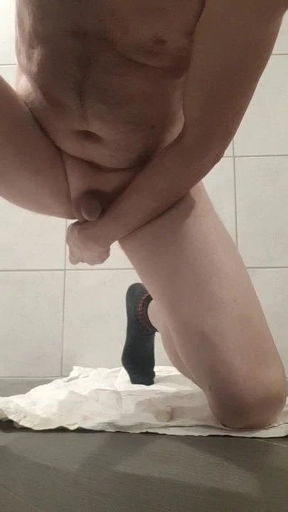 #1 - Slut Micha pushes zucchini in