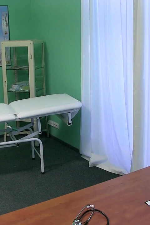 Fake Hospital - Horny Patient Takes Doctor's Cock in Mouth Before Getting Pounded