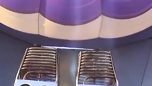 Dieses paar kann es kaum erwarten, in einem heißen luftballon hoch in der luft gefickt zu werden