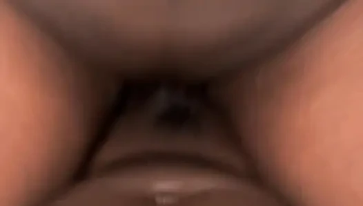 Malam romantis yang menyenangkan sama pria yang lagi memekku