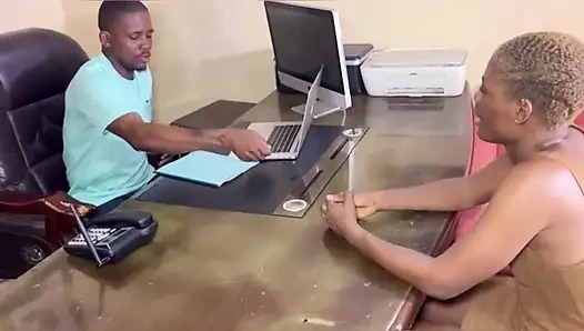 Canavar yarak ıslak amcığı sikiyor
