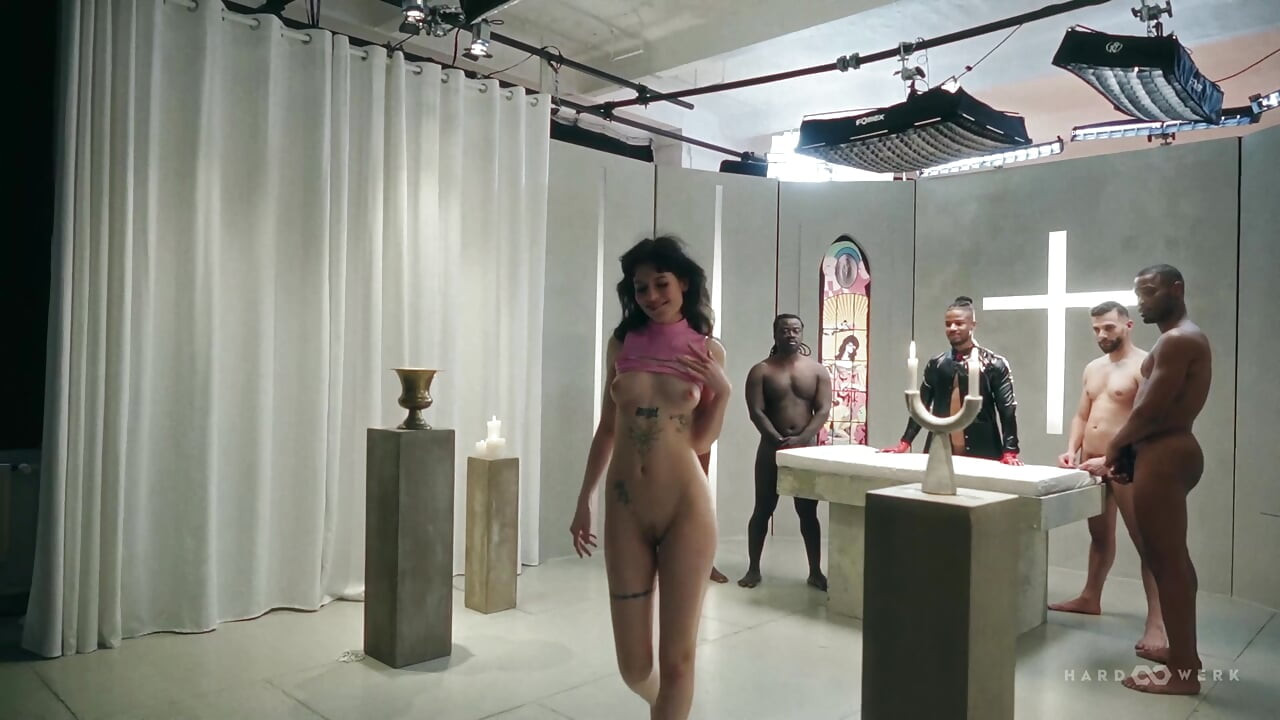 بوابة للانفجار مكشوفة: خلف كواليس HardWerk's Epic Gangbang