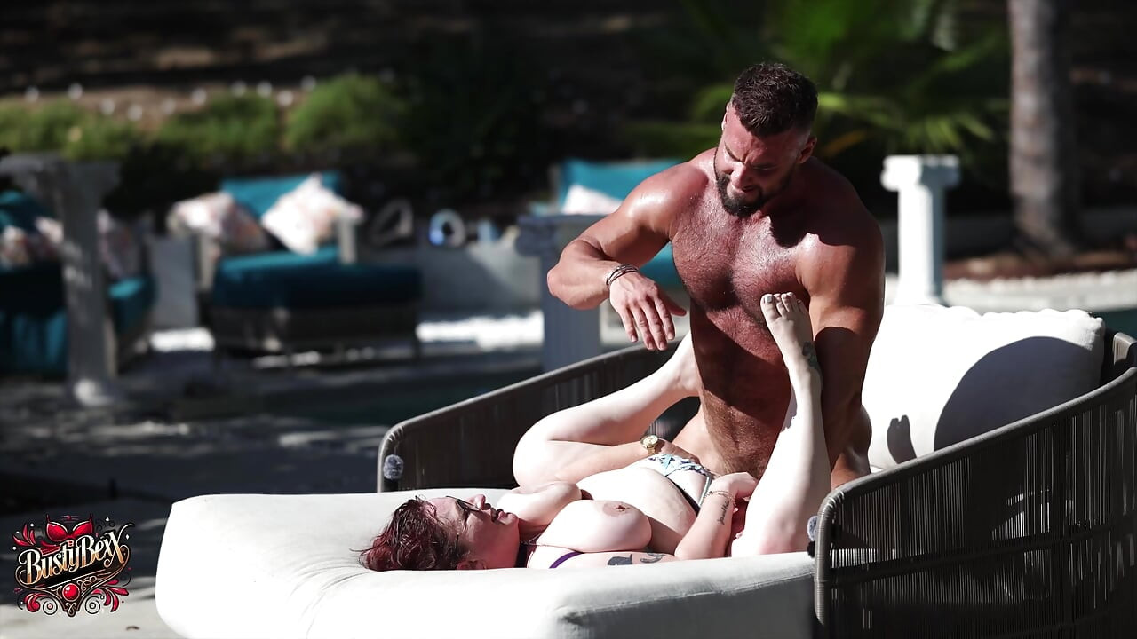 Край басейна с 3 дупки за безплатна употреба