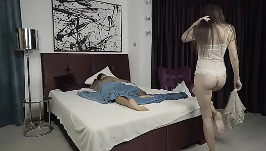 Russisches küken weckt ihren freund mit einem blowjob und fick auf