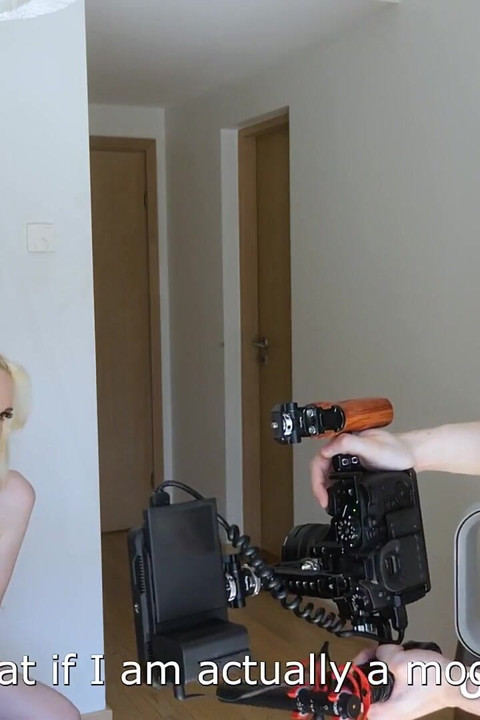Model Fucks with Photographer for a Free Photo Shoot