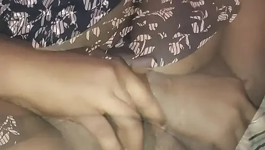Tamil Girl Gets Her Pussy Finger Rubbed by Horny Boyfriend
