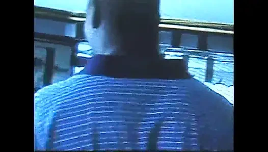 Фантастическая молодая чернокожая кончает в киску от черного чудовищного члена с презервативом