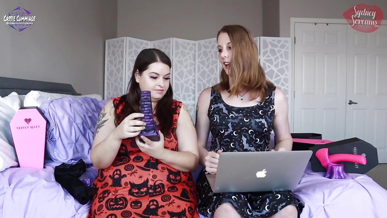 Velvet Alley Dildo Review με χρήση