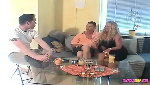 Cuckold-MILf - drei freunde knallen meine frau
