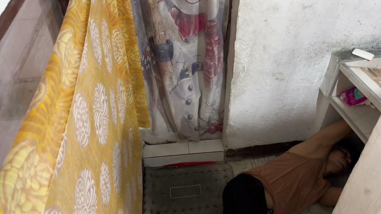 I fucked the plumber because I didn't have the money to pay, what a whore I am