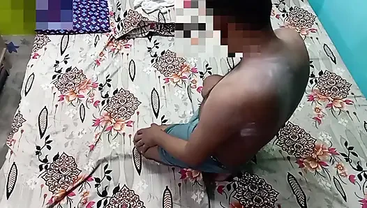 Kakak ipar india yang hot dan seksi lagi mesra-mesraan.