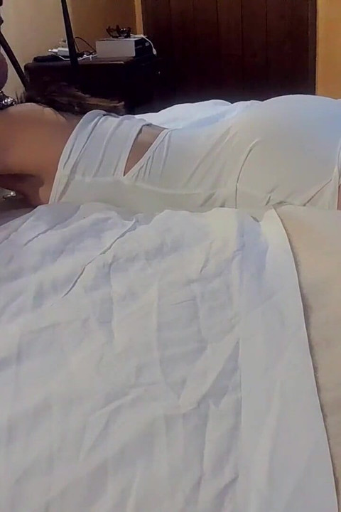 Tổng hợp hai giờ làm tình bằng miệng và âm hộ làm tình trên nô lệ, giày cao gót và quần tất