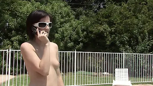 Большой черный ебарь обожает трахать очень мокрую киску...