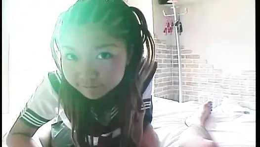 Посмотри эту студентку наслаждается хардкорной сессией