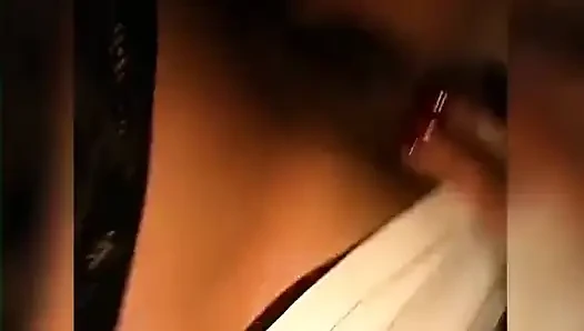 Wajah cewek nakal rambut cokelat ini dicrot sperma hangat banyak kontol