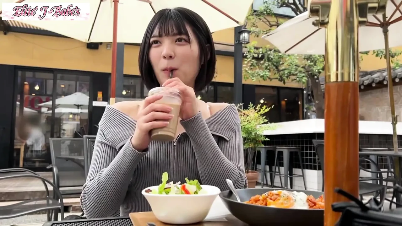Pure Look隐藏了大胆的一面, 香港的魅力揭示了一个意外的激烈的遭遇