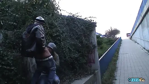 Das schäbigste ghetto ist, wo outdoor-besamung in relativem frieden erfolgen kann