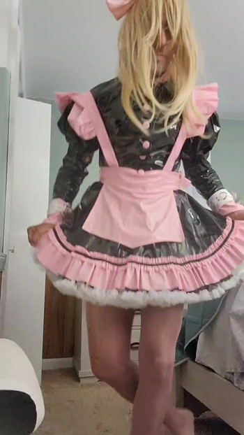 curtsy sissy