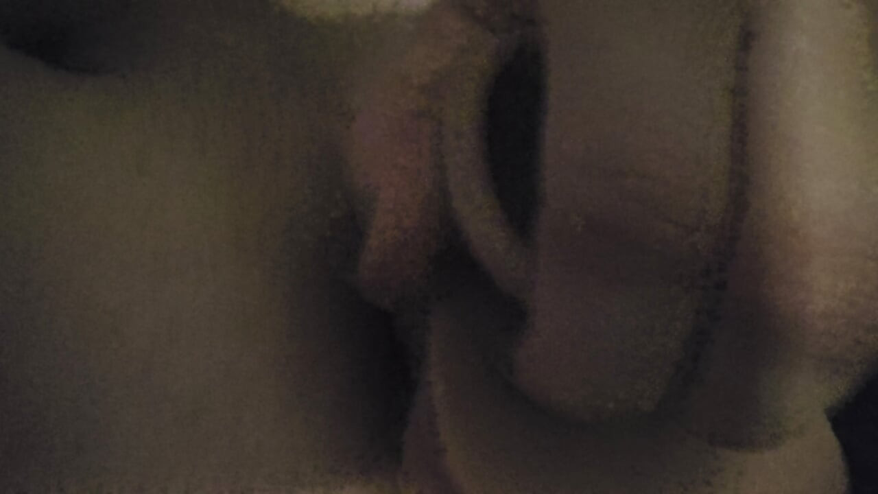 Sıkı götümde büyük dildo