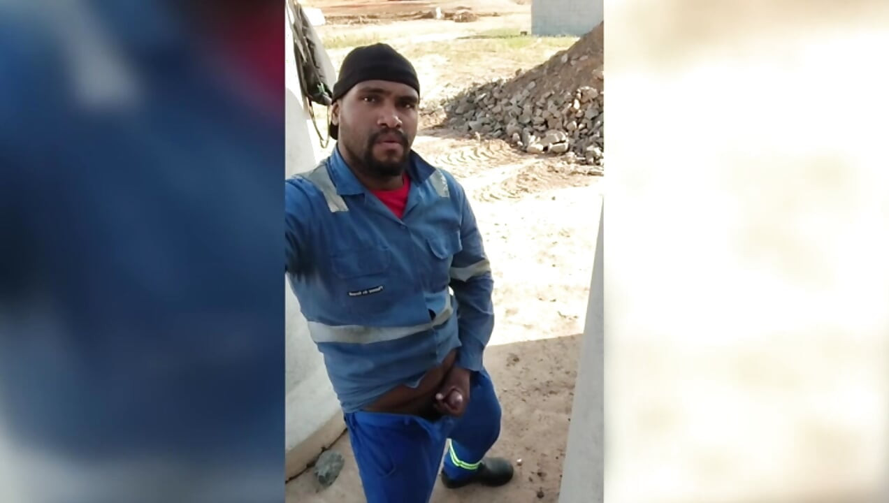 Prije nego što krene kući, radnik dobiva brzu vožnju na gradilištu.