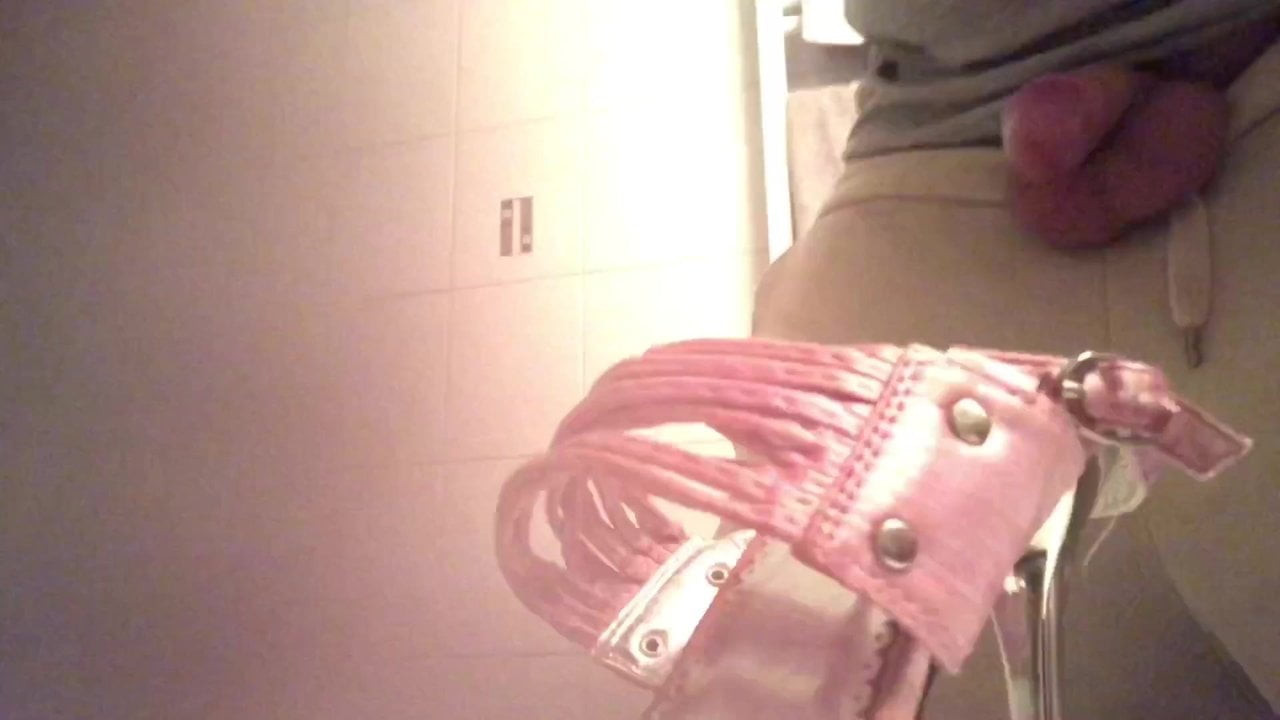 Cum in pink heels
