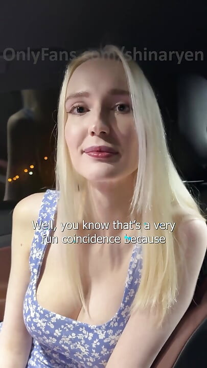 Folló tetona sexy rubia en un auto y se corrió en su cara