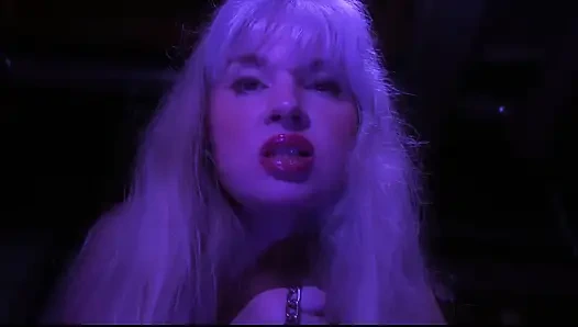 Паренек в подвале