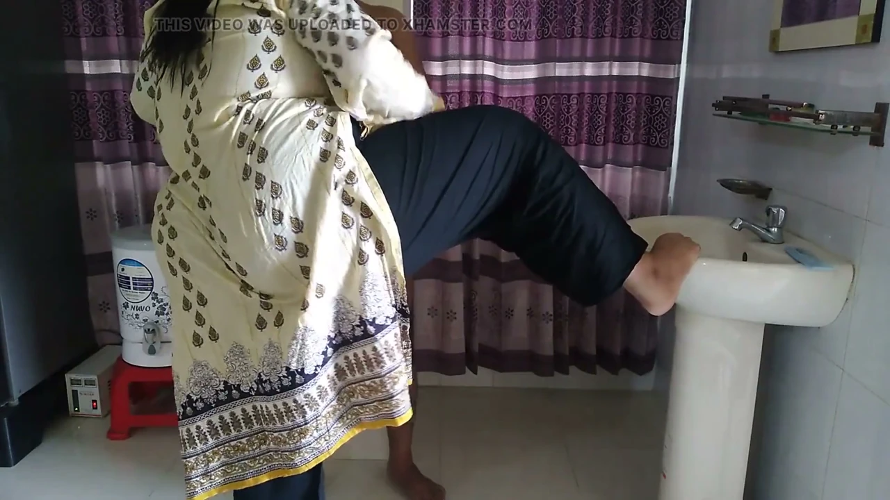 45 Year Old Neighbor Stepaunty Seduced Me by Seeing Her Big Ass While Combing Her Hair – Indian Desi Sex (bbw)