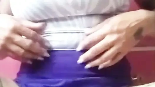 Yaramaz üvey kız kardeş evde yalnızken mastürbasyon yapıyor