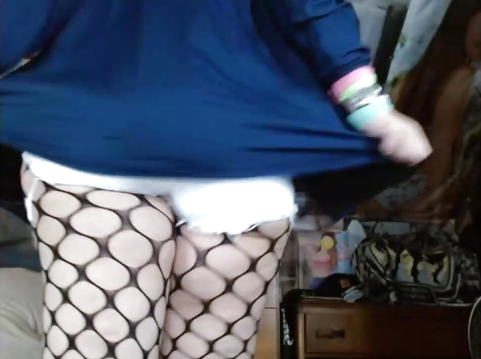 fat sissy fuck dancing for men to insult and laugh at Oink