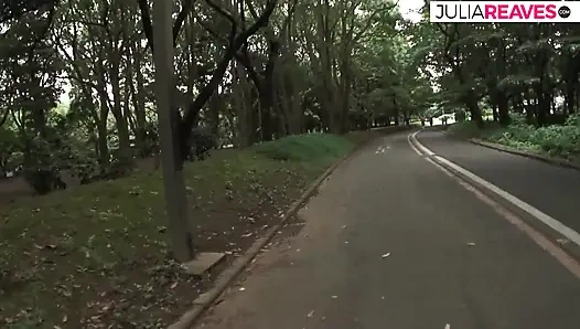 Ateşli kız sakso çektikten sonra amını yalatıyor ve sonra boşalmaya kadar sikiliyor