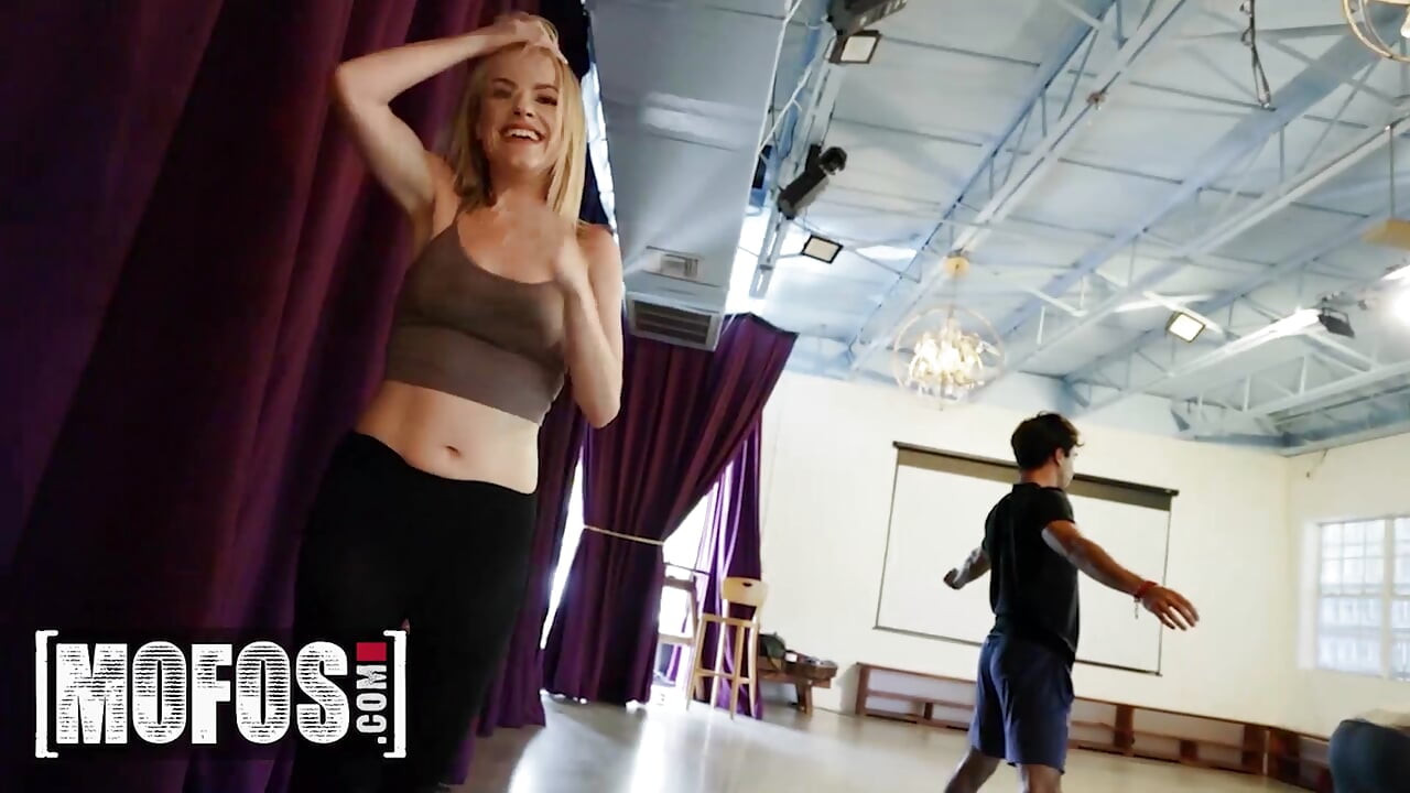 MOFOS - Sexy Lindsey Lakes Finds Her Zen By Sneaking Out Of Yoga For A Steamy Doggystyle Fuck