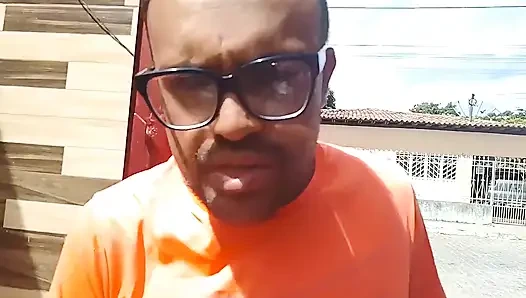Dia menemukan rahasia kliennya dan menidurinya!