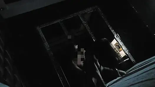 Ich ficke sie sehr hart im Motelzimmer mit Hintergrundmusik