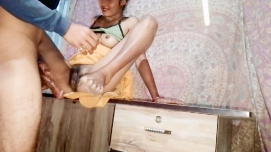 Desi aunty rat me akela mila chod diya