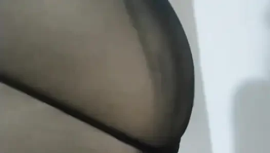 REIFE TÜRKISCHE FRAU MIT GROSSEM HINTERN