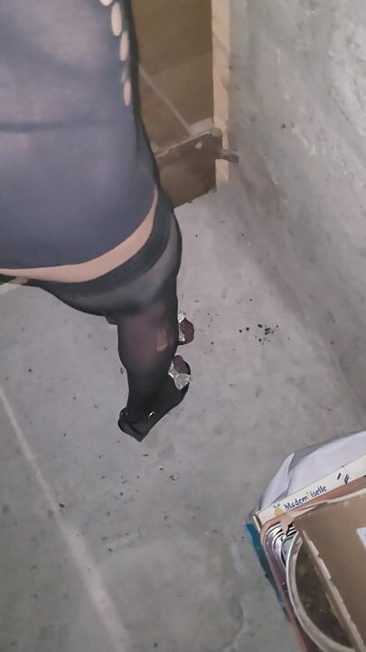 La Cave a Pute de VaneSsaBiTCHx [19au25] Mon Futur 🍌GLORyHoLe PcTrv91