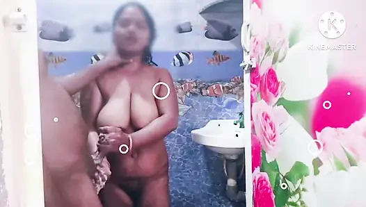 Kakak iparku meniduriku saat mandi - pembicaraan kotor tamil dengan erangan keras