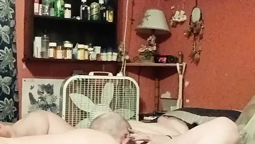 Er oral gibt mir oral, bis ich komme und macht weiter
