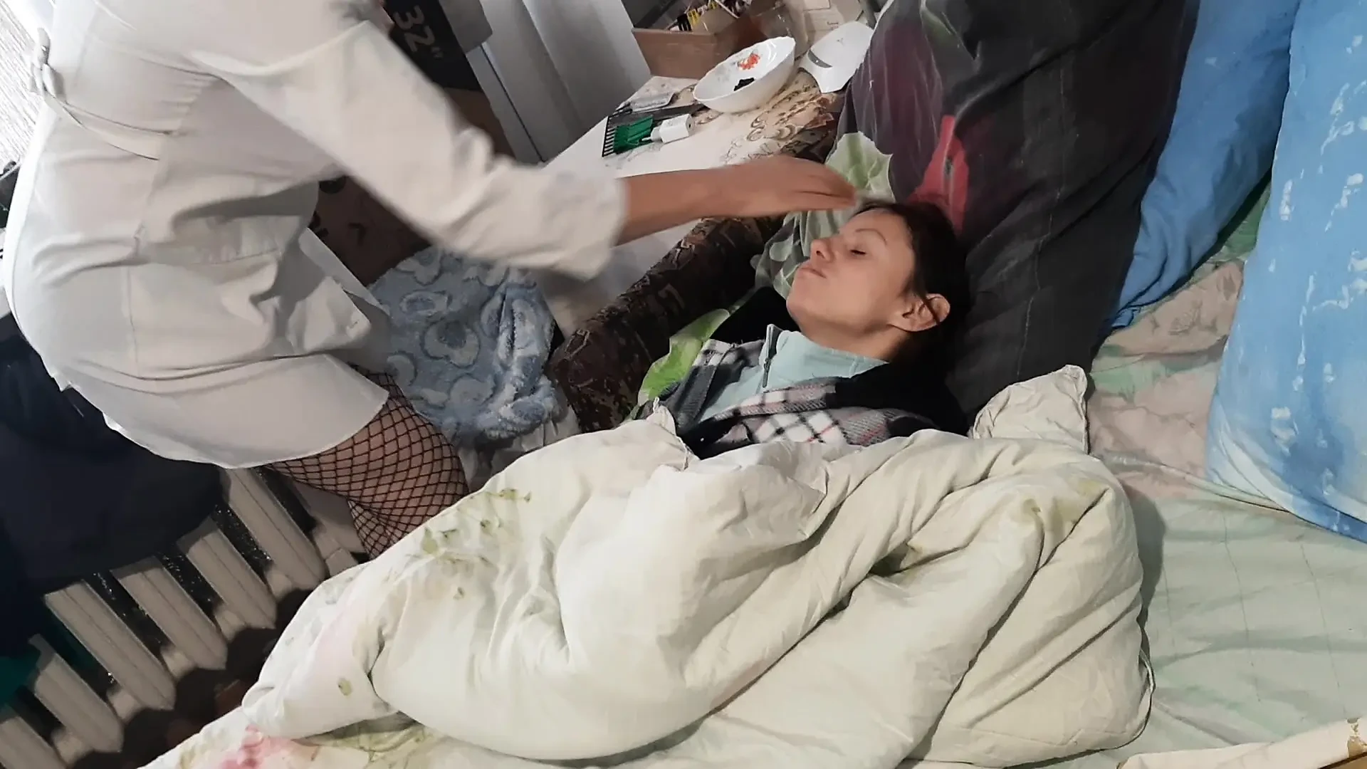熟女医生坐在我的脸上，我感觉好多了