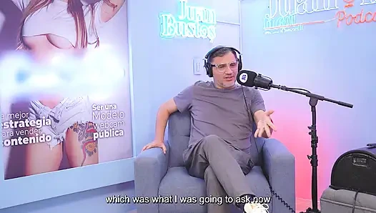 Cristinavegas, model webcam latina, menghancurkan klitorisnya dengan mesin seks di Juanbustospodcast.