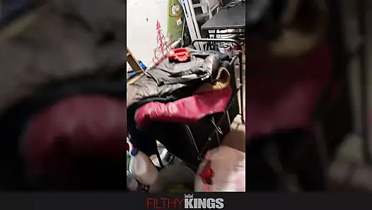 FILTHY KINGS - XxLayna Marie riskiert alles beim ficken in der Garage
