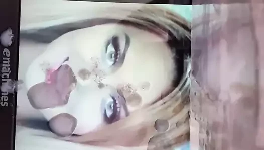 Barbie'nin yüzüne boşalma