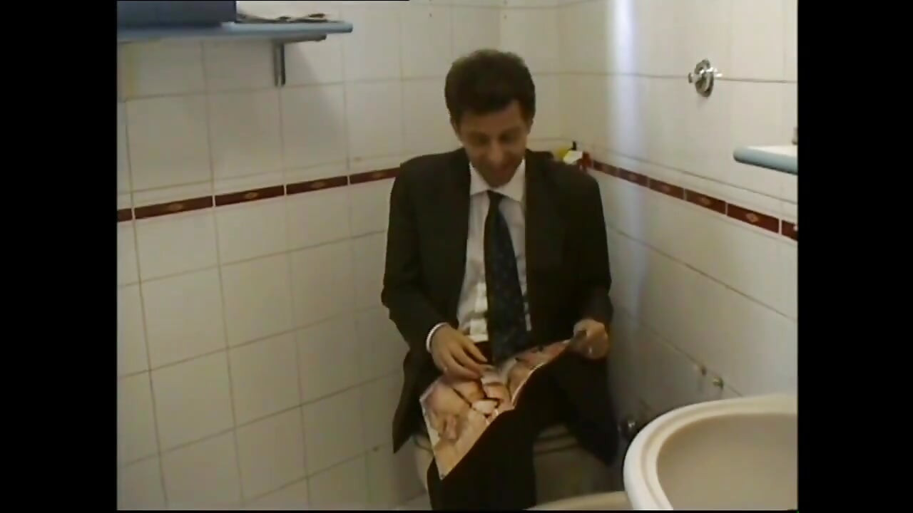 Vollbusige mollige MILF gefickt und von großem schwanz im badezimmer abspritzen ins gesicht